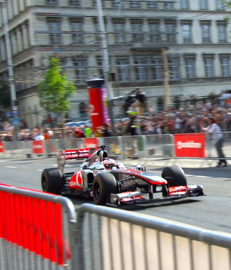 Illustration for article titled Jenson Button Rocks Heat Wave Budapest With Aural Candy